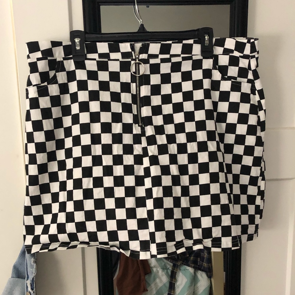 Checkered B&W skirt with zip detailing size 2X
